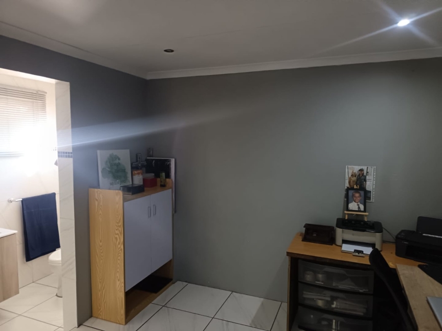 4 Bedroom Property for Sale in Kimberley North Northern Cape